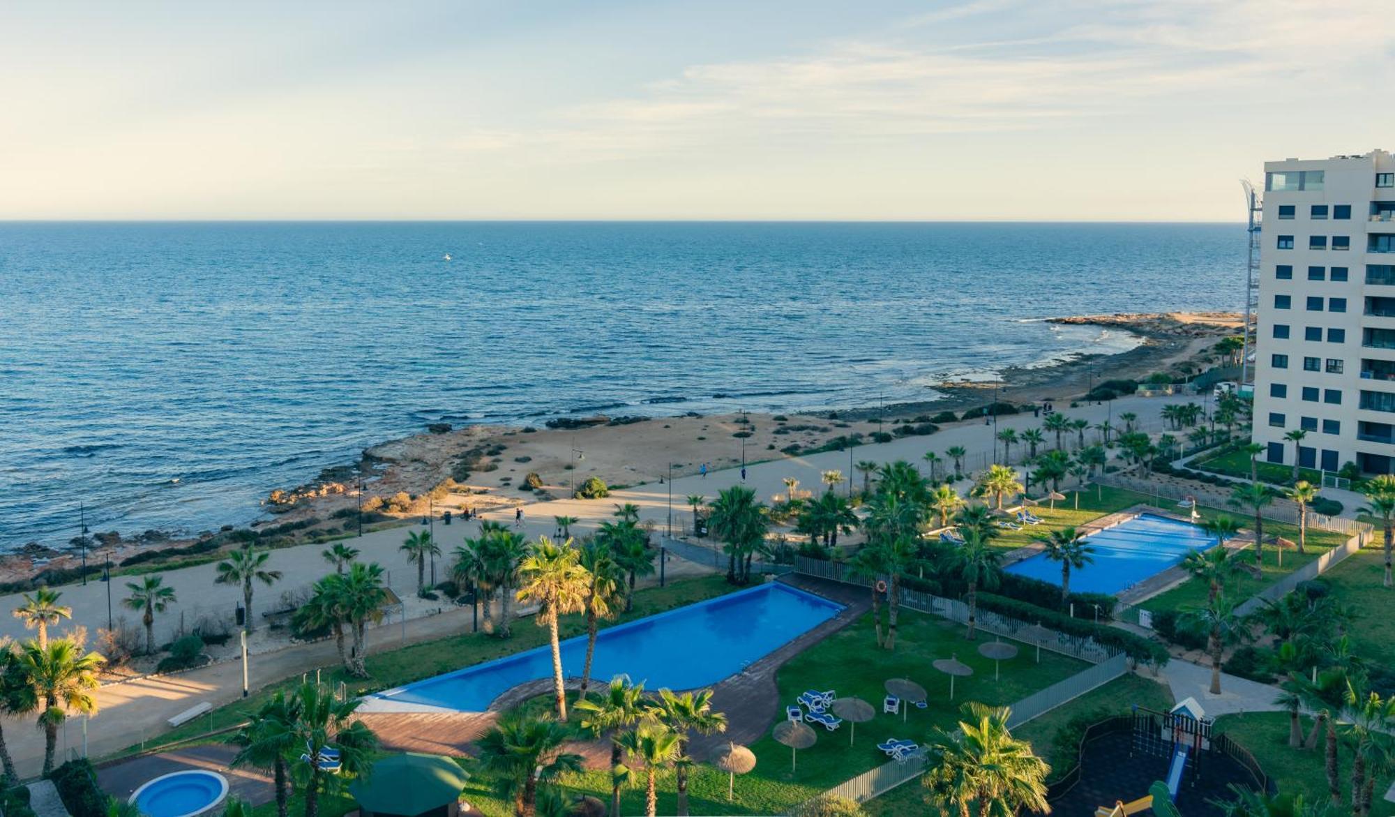 Espectacular apartamento en primera linea de mar Torrevieja Exterior foto
