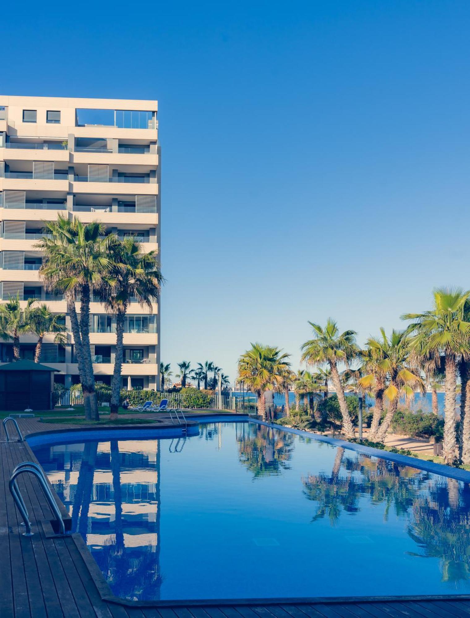 Espectacular apartamento en primera linea de mar Torrevieja Exterior foto