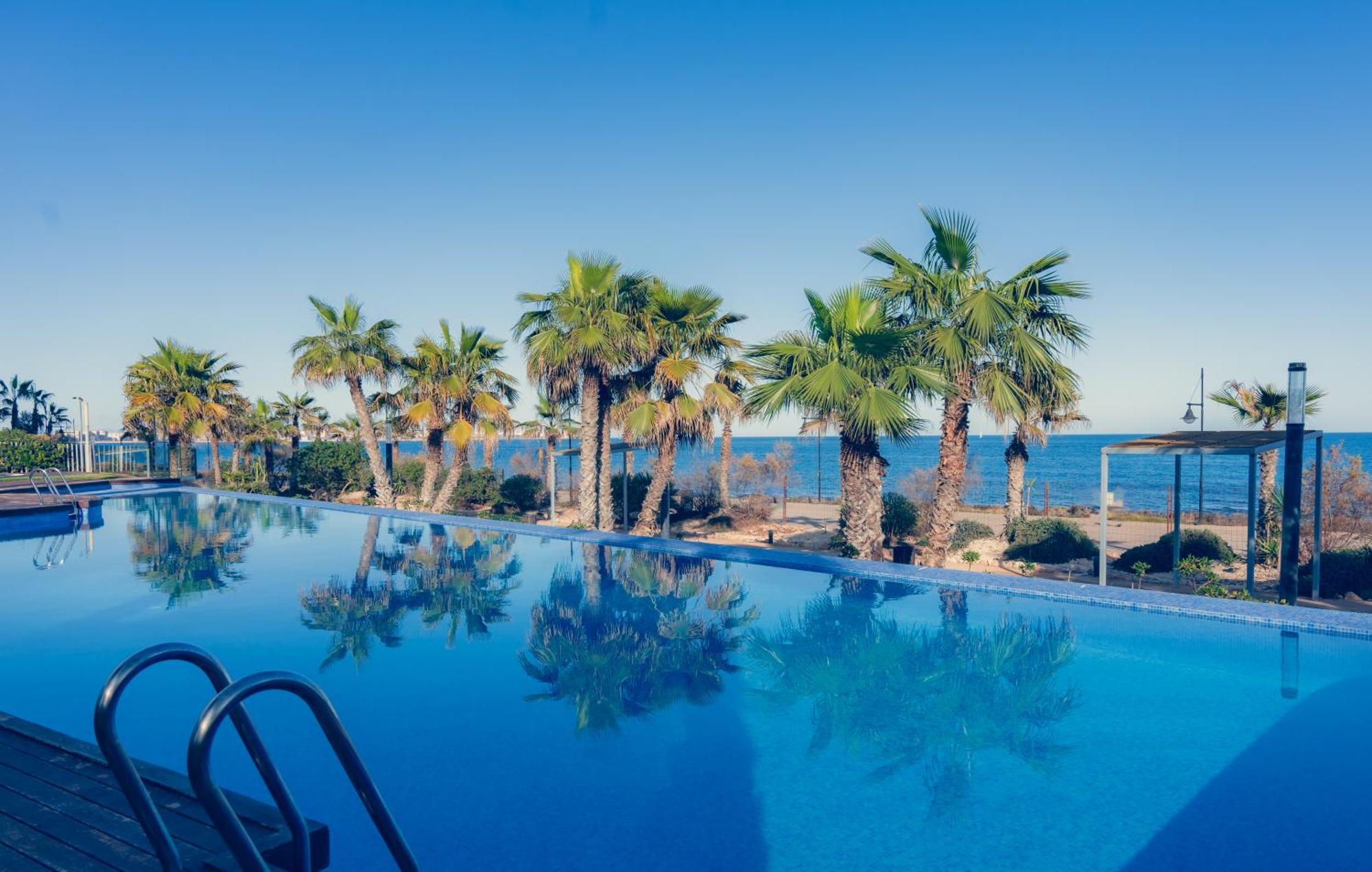 Espectacular apartamento en primera linea de mar Torrevieja Exterior foto