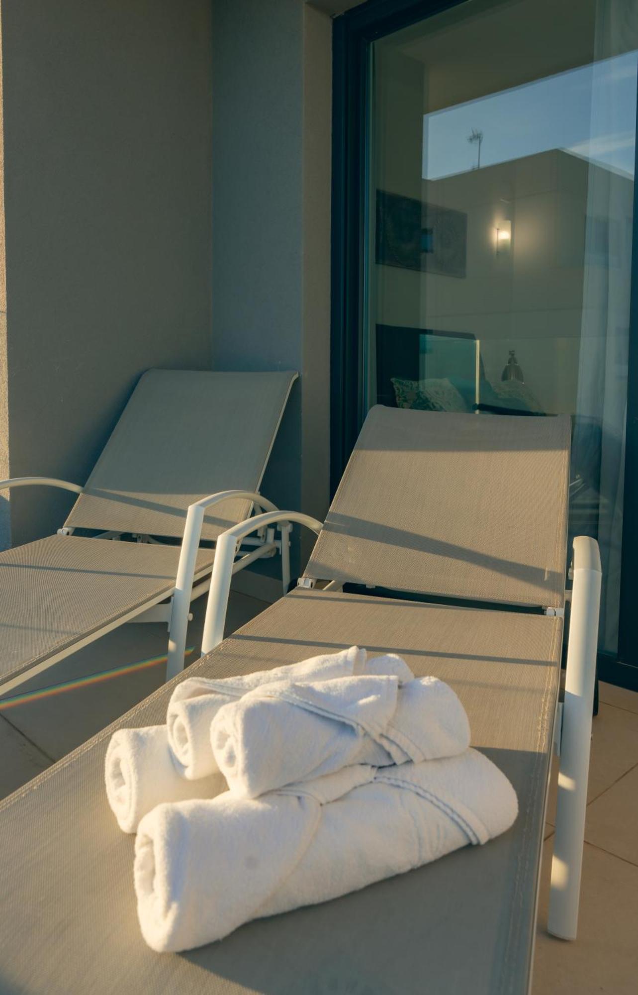 Espectacular apartamento en primera linea de mar Torrevieja Exterior foto